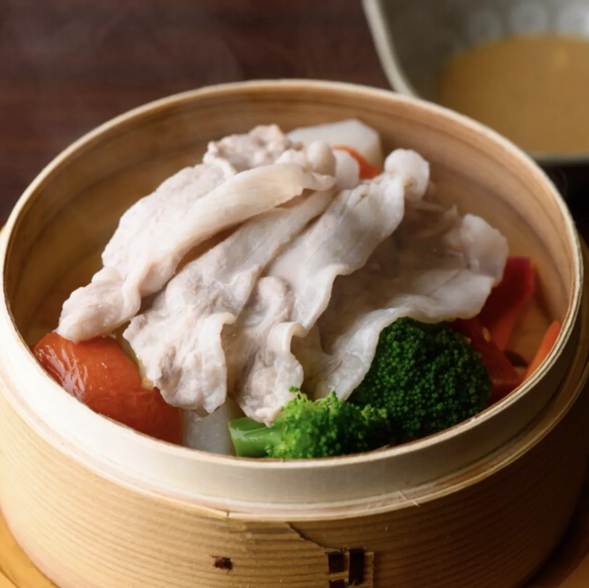 黒部名水ポークと季節野菜のせいろ蒸し